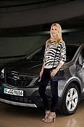 Claudia Schiffer fährt Opel: Fashion-Ikone und Top-Model wird Star der neuen Werbekampagne „It’s a German“